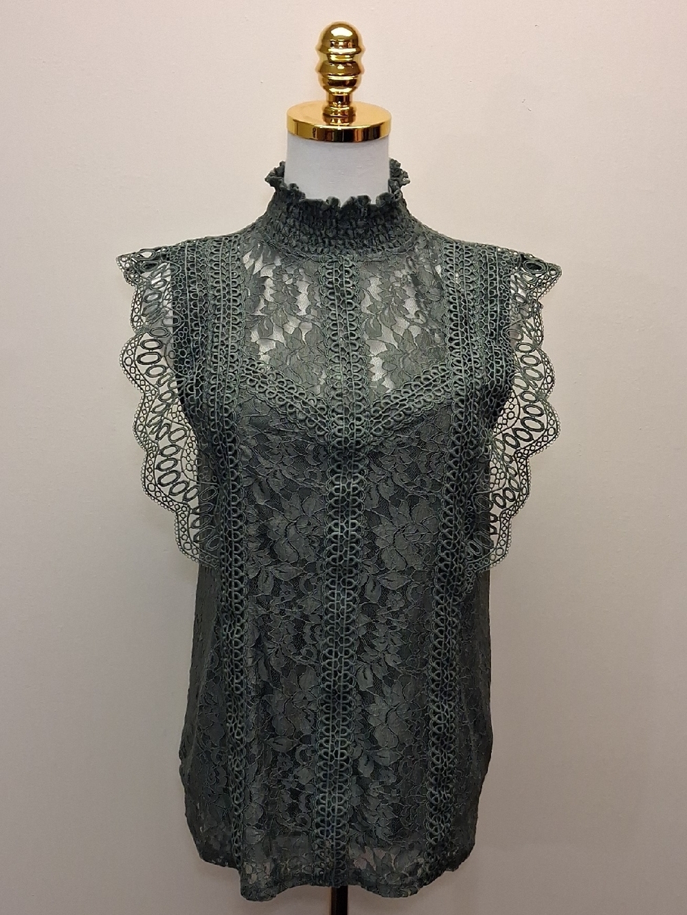 Cable & Gauge Sage Green Lace High Neck Flutter Sleeve Blouse Small